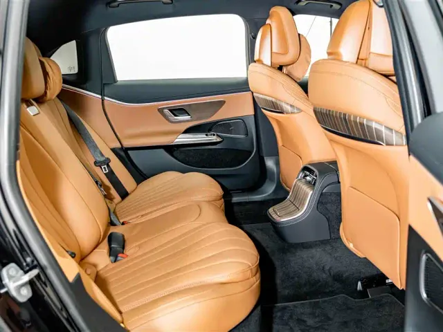 Mercedes-Benz E-Class — Фото автомобиля 20