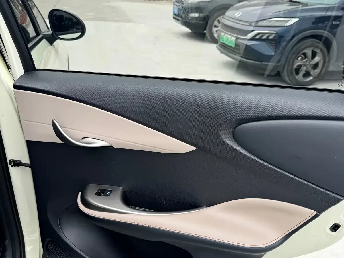 BYD Dolphin 2024 Glory Edition 420km Fashion Edition — Фото автомобиля 11