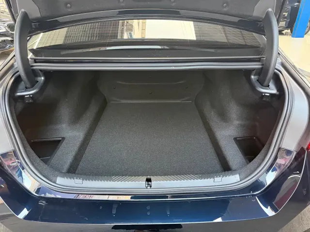 BMW 5 Series — Фото автомобиля 18