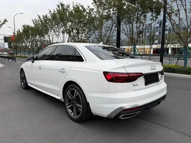Audi A4L — Фото автомобиля 6