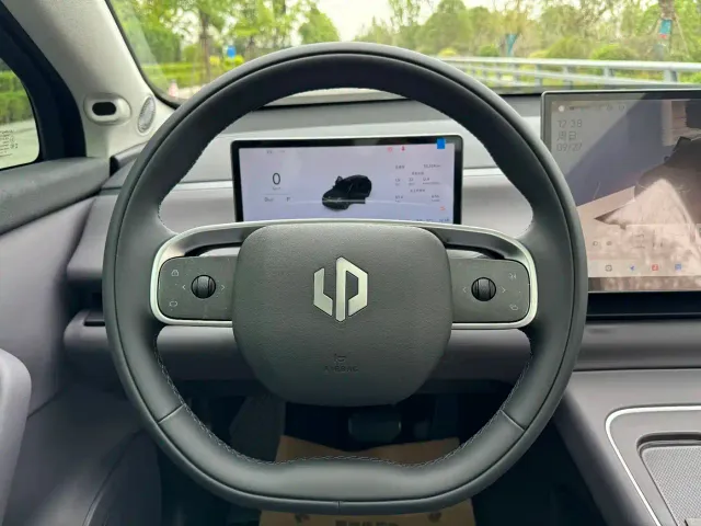 Leapmotor C10 — Фото автомобиля 6