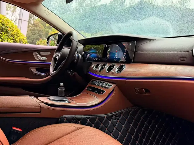 Mercedes-Benz E-Class — Фото автомобиля 4