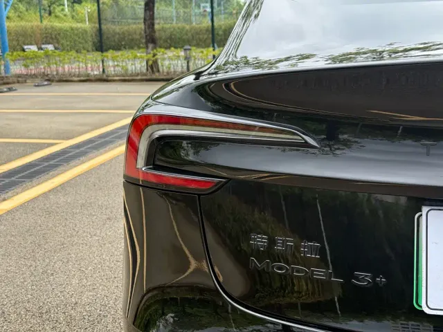 Tesla Model 3 — Фото автомобиля 14
