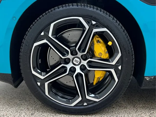 Xiaomi SU7 — Фото автомобиля 10