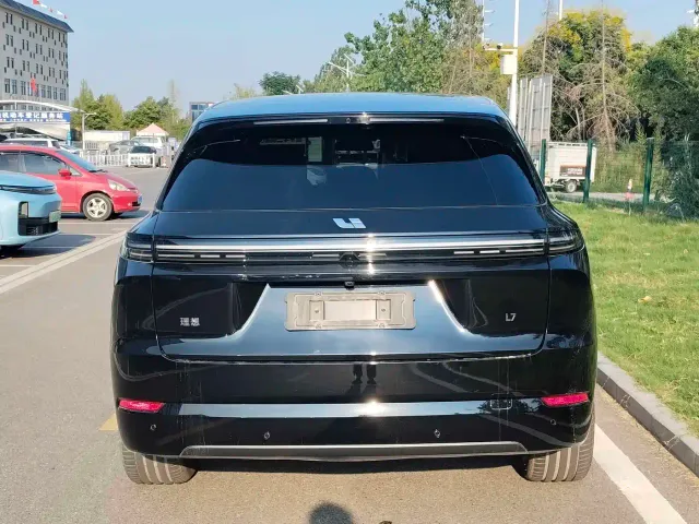 Li Auto L7 — Фото автомобиля 13