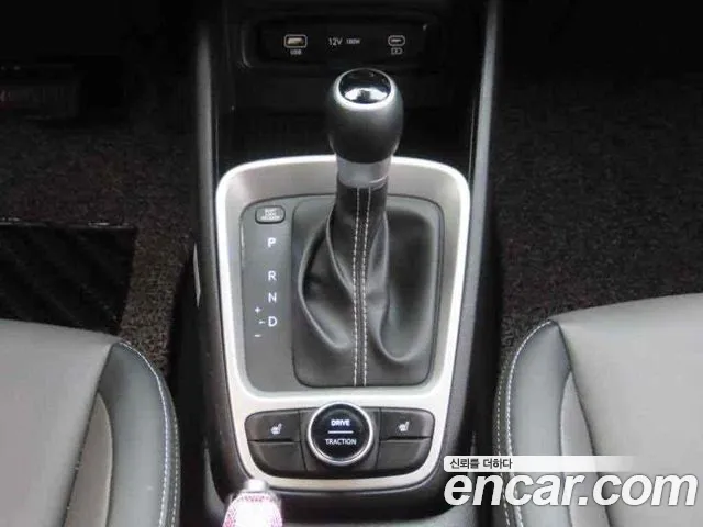Hyundai Venue — Фото автомобиля 14