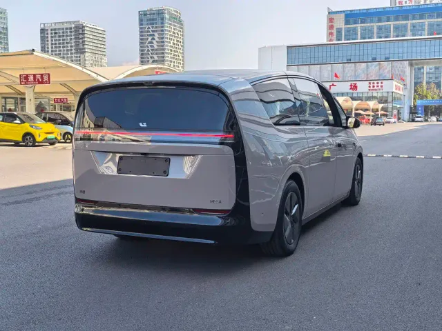 Li Auto MEGA — Фото автомобиля 3