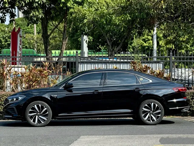 Volkswagen Passat — Фото автомобиля 17