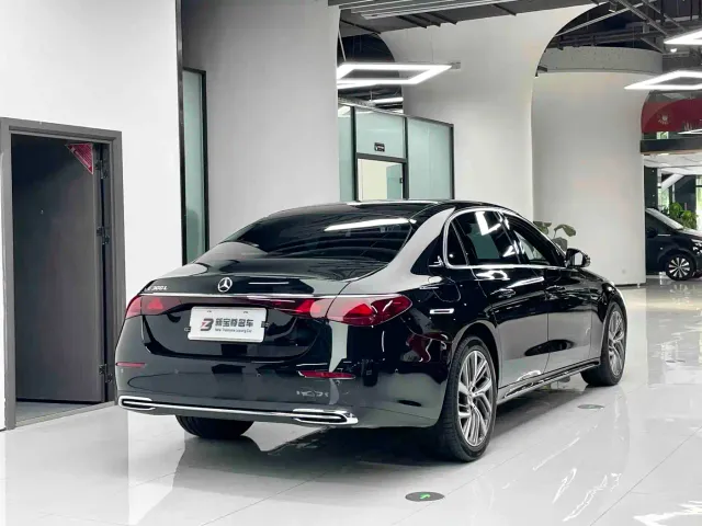 Mercedes-Benz E-Class — Фото автомобиля 11