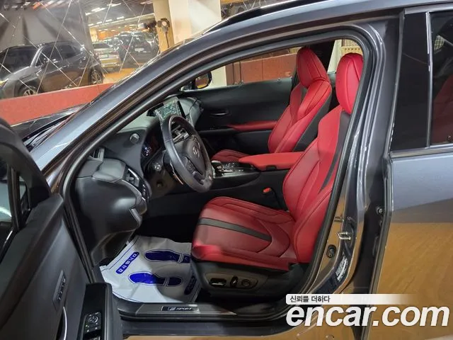 Lexus UX — Фото автомобиля 3