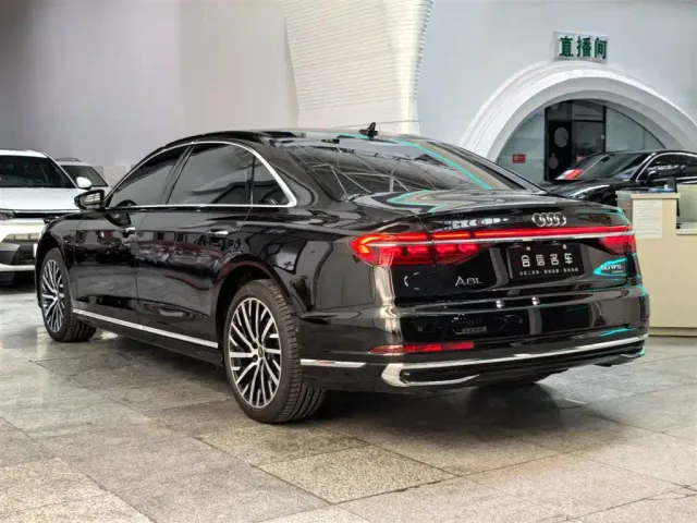 Audi A8 — Фото автомобиля 4