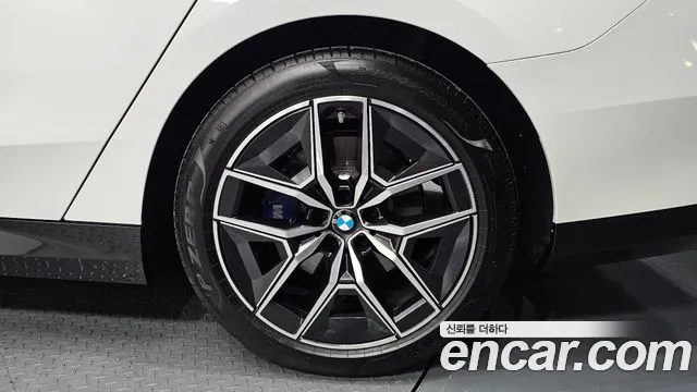 BMW 5-Series — Фото автомобиля 21