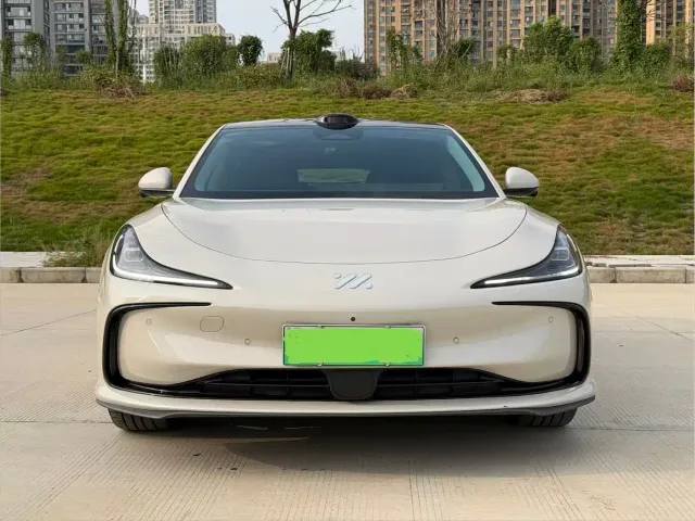 IM Motors L6 — Фото автомобиля 2