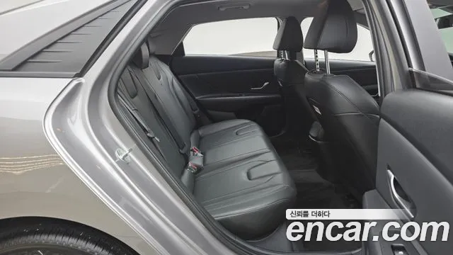 Hyundai AVANTE Avante (CN7) — Фото автомобиля 11