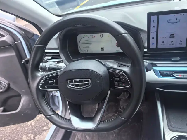 Geely Emgrand — Фото автомобиля 18