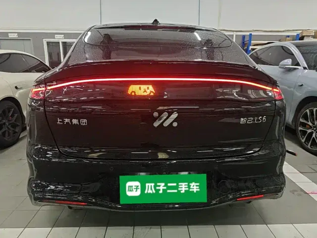 IM Motors LS6 — Фото автомобиля 5
