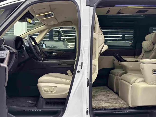 Toyota Alphard — Фото автомобиля 8