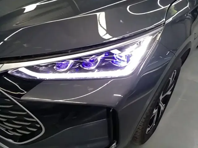 BYD Tang — Фото автомобиля 23