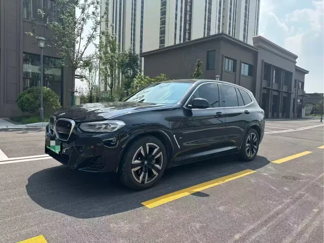 Фотография автомобиля — BMW iX3