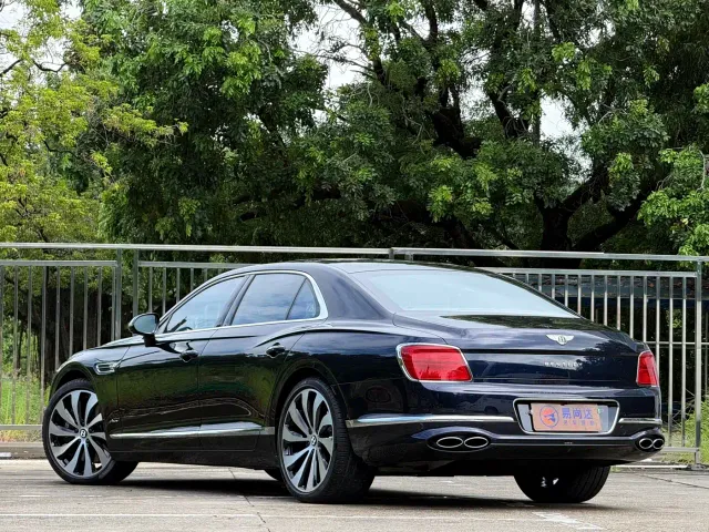 Bentley Flying Spur — Фото автомобиля 5