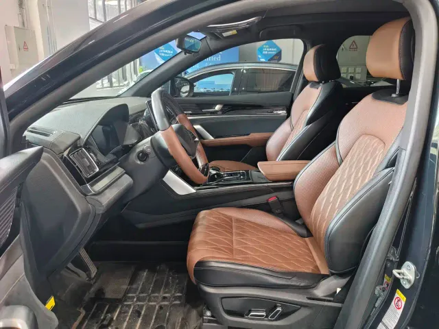 BYD Tang — Фото автомобиля 11