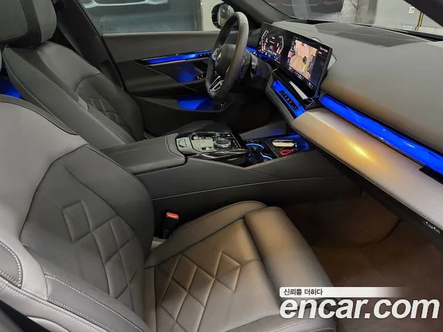 BMW 5 Series G60 — Фото автомобиля 14
