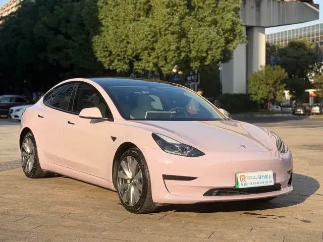 Tesla Model 3 — Фото автомобиля 3