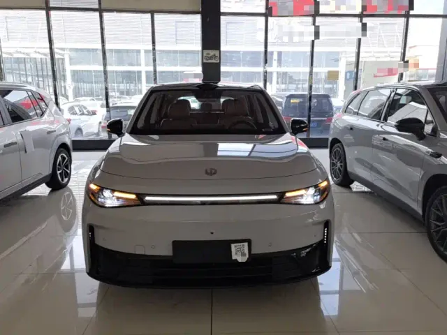 Leapmotor C10 — Фото автомобиля 2