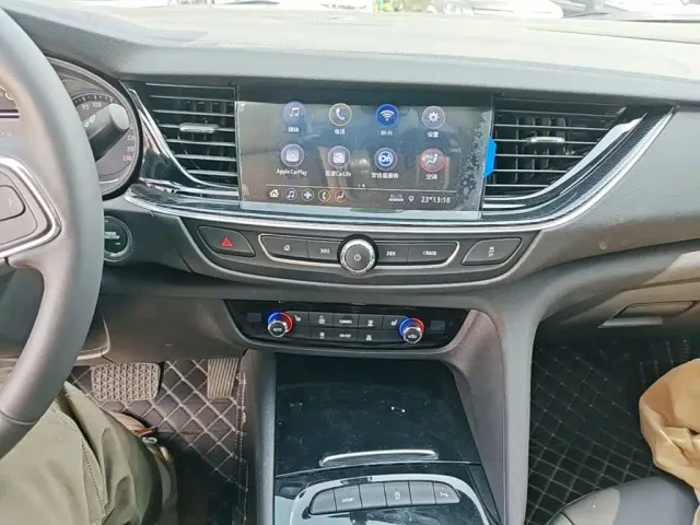 Buick Regal — Фото автомобиля 12