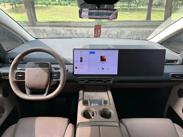 Li Auto MEGA — Фото автомобиля 5
