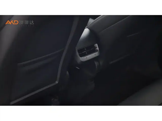 Tesla Model Y — Фото автомобиля 9