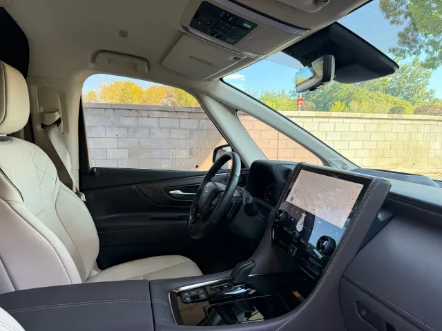 Toyota Alphard — Фото автомобиля 9