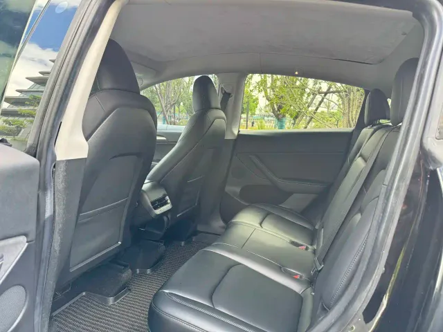 Tesla Model Y — Фото автомобиля 12