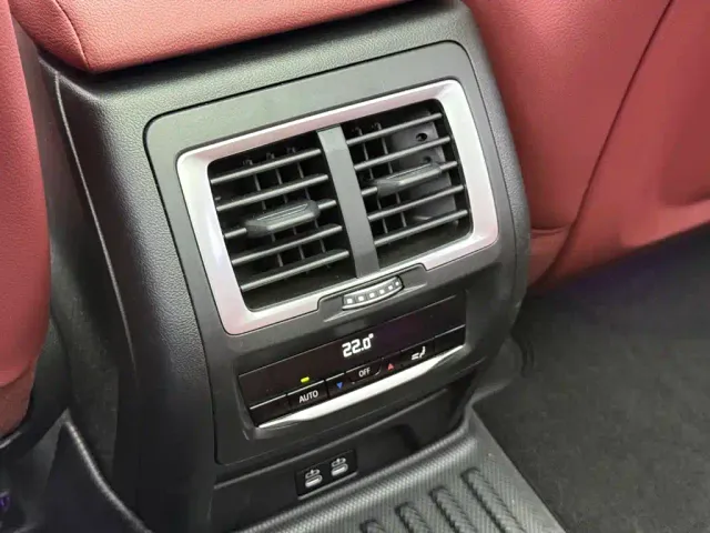 BMW iX3 — Фото автомобиля 21