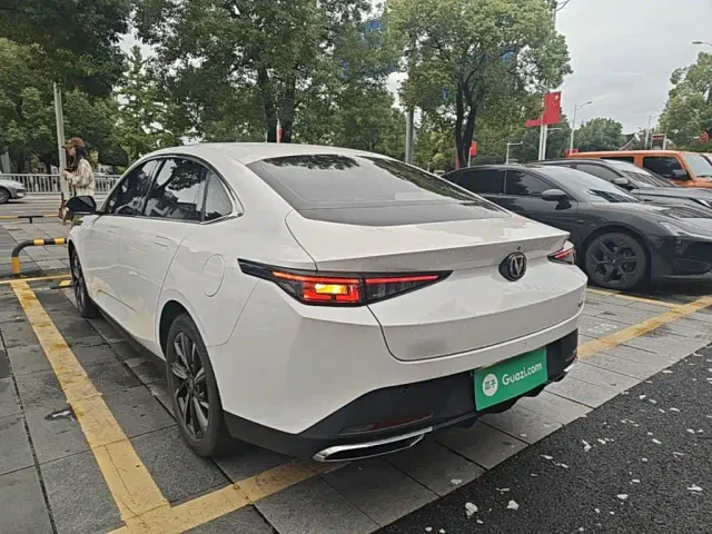 Changan Eado — Фото автомобиля 4