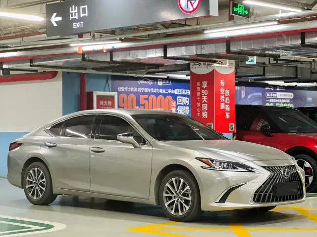 Lexus ES — Фото автомобиля 3