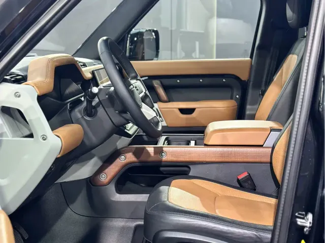 Land Rover Defender — Фото автомобиля 4