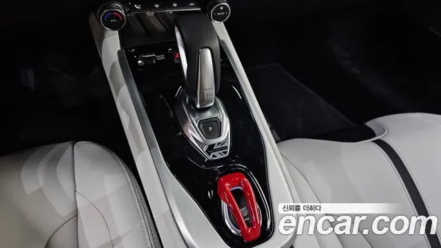 Lotus Emira — Фото автомобиля 8