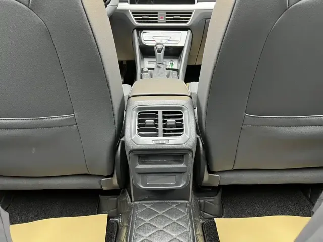 Volkswagen Tiguan L — Фото автомобиля 24