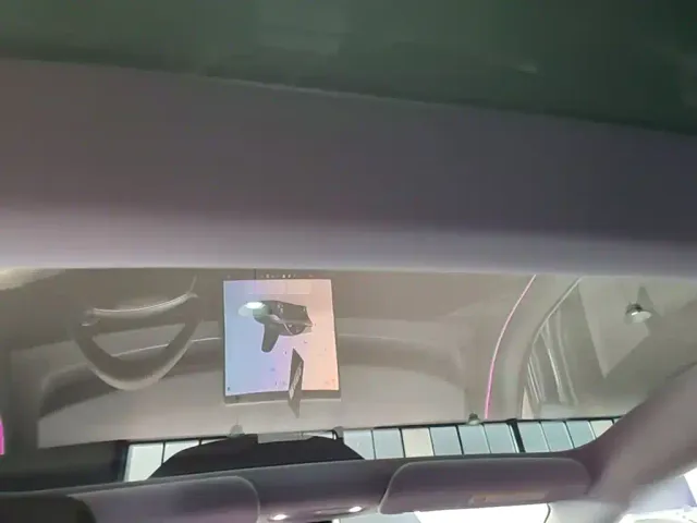Tesla Model 3 — Фото автомобиля 17