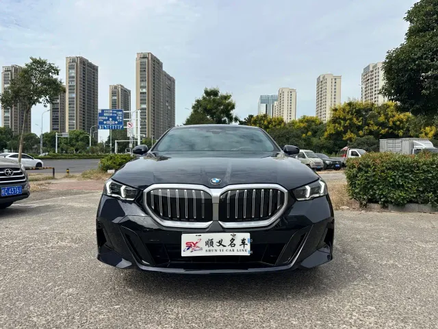 BMW 5 Series — Фото автомобиля 2