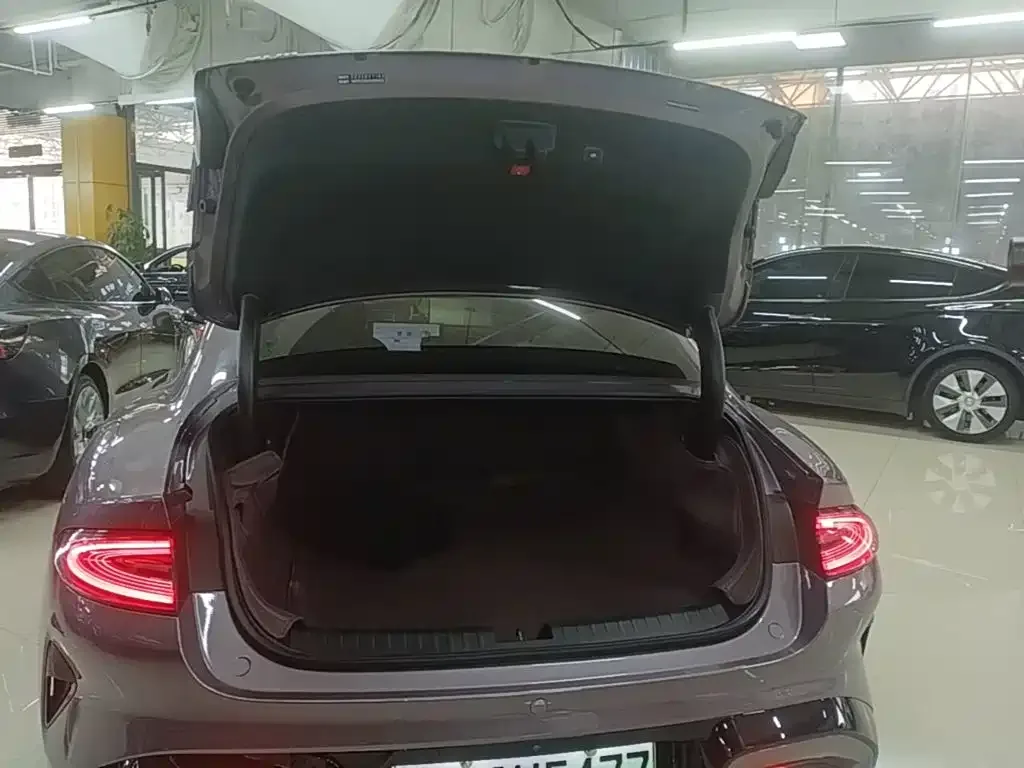 Xiaomi Auto Xiaomi SU7 2024 AWD Extended Range Advanced Smart Driving Max Edition — Фото автомобиля 18