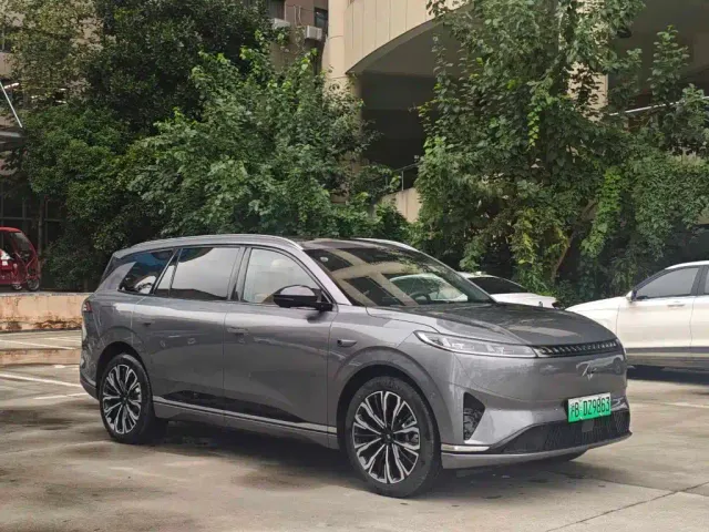 Dongfeng eπ 008 — Фото автомобиля 3
