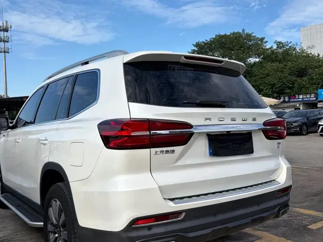 Roewe RX8 — Фото автомобиля 10