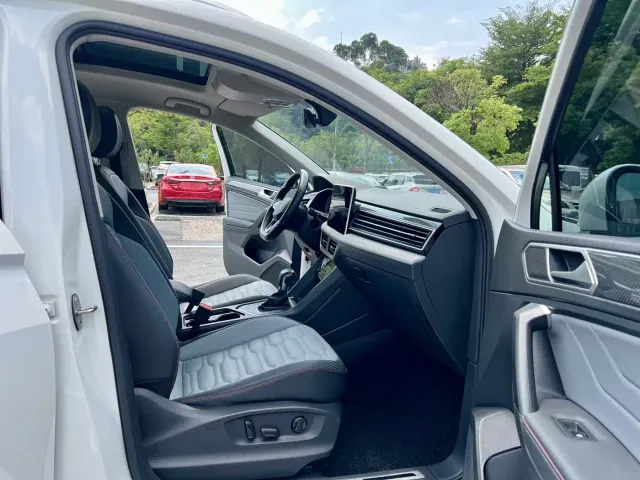 Volkswagen Tiguan X — Фото автомобиля 12