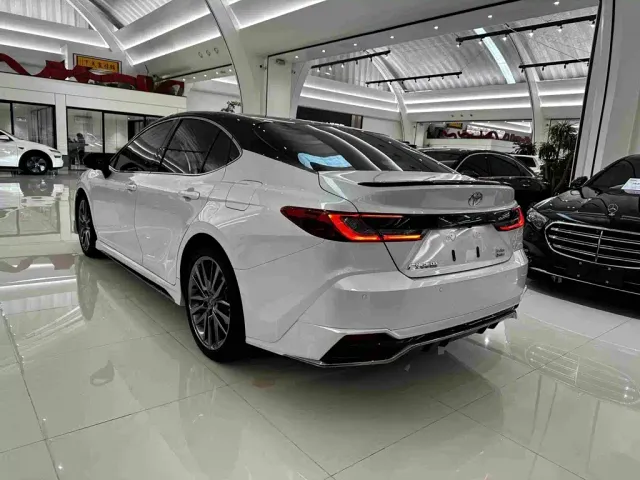 Toyota Camry — Фото автомобиля 5