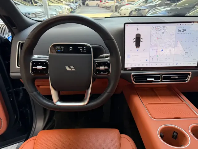 Li Auto L9 — Фото автомобиля 16