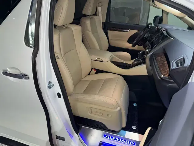 Toyota Alphard — Фото автомобиля 18