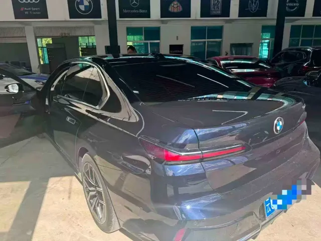 BMW 7 Series — Фото автомобиля 2