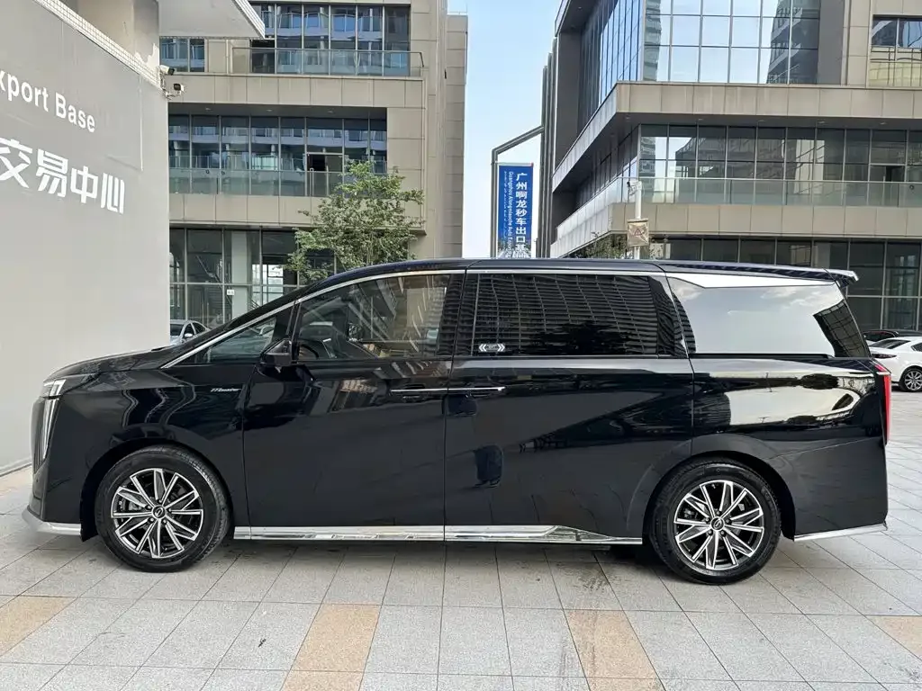 GAC Trumpchi Trumpchi M8 2024 Master Series 400T Ultimate Edition — Фото автомобиля 3